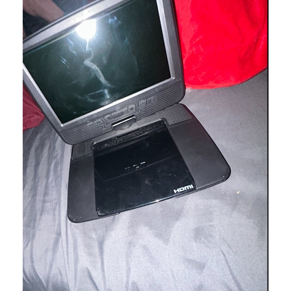 RCA PORTABLE DVD PLAYER